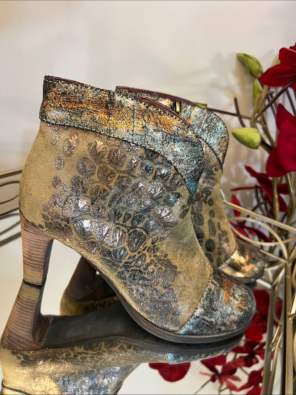 L'ARTISTE Spring Step Eleni Metallic Leather Ankle Booties Sz 41 / US 9.5-10
